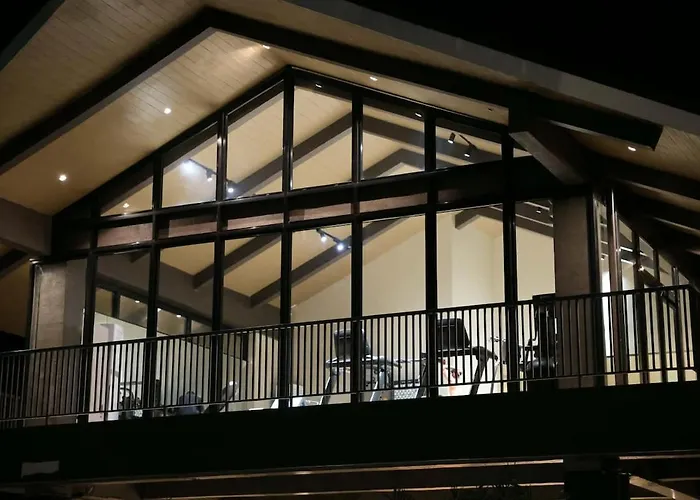 Easy Access Cozy Near Mactan Airport, Work Remotely With Fast Wifi Speed, Spacious, Relaxing